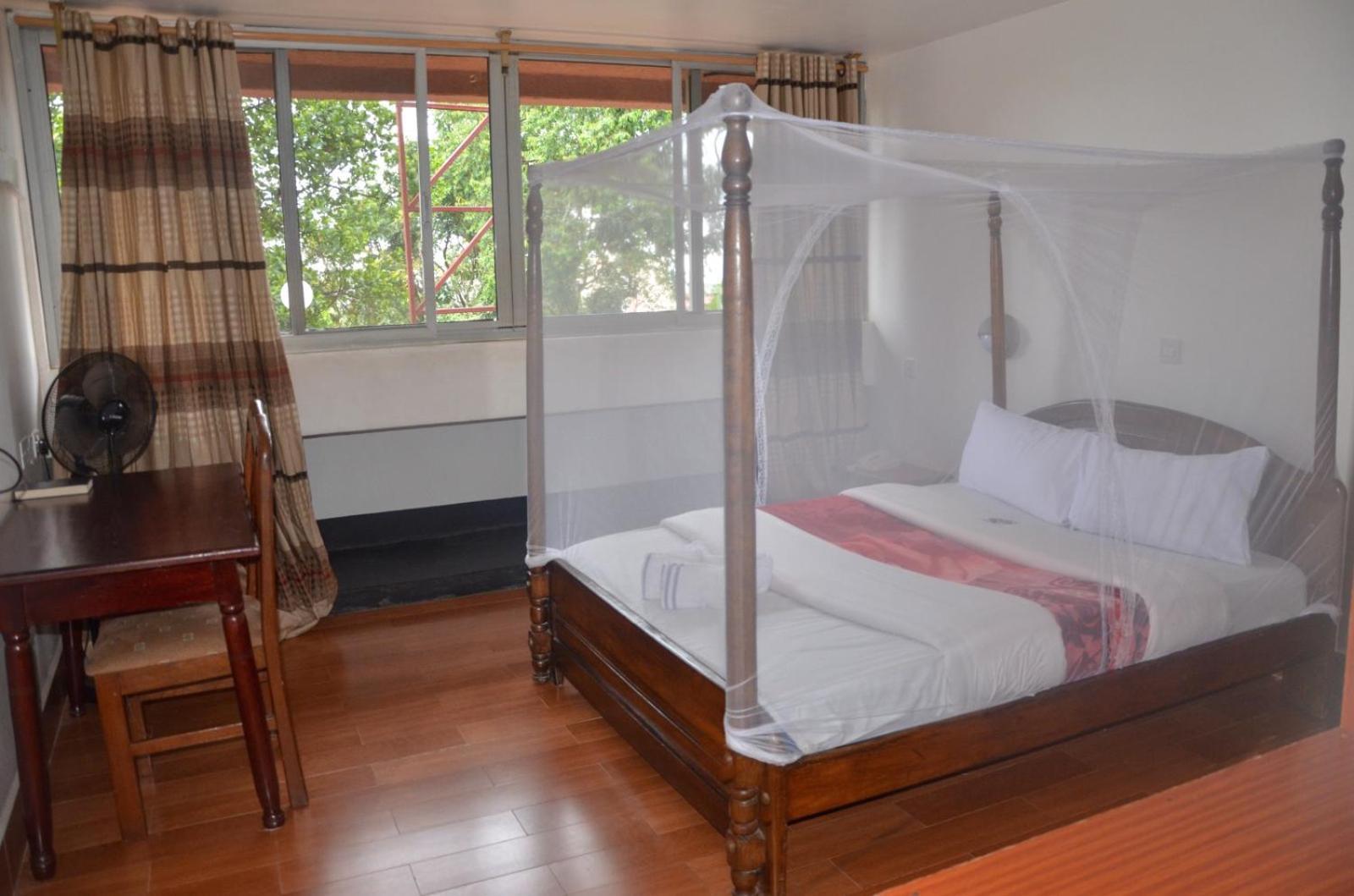 Entebbe Flights Motel Buitenkant foto
